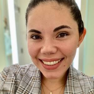 Meet your Posher, Alejandra